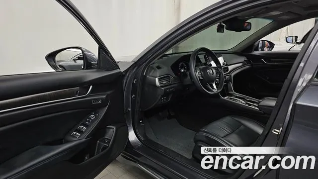 Honda Accord — фото 10