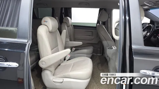 Kia Carnival — фото 11