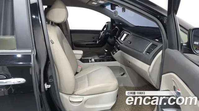 Kia Carnival — фото 26