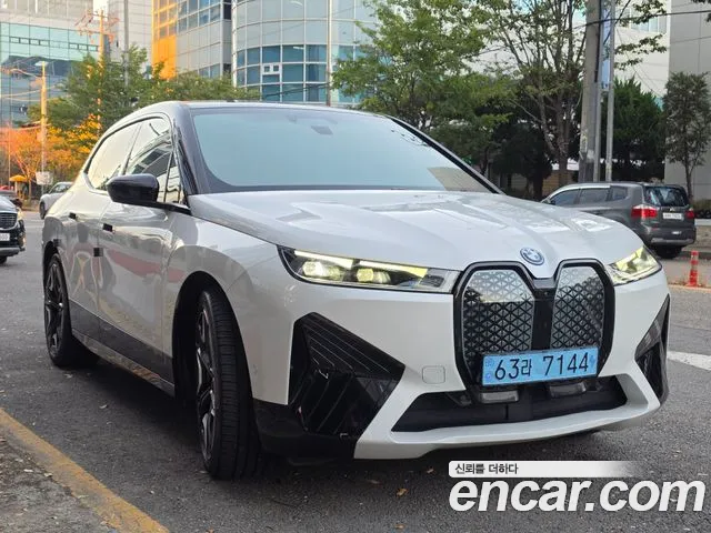 BMW iX — фото 3
