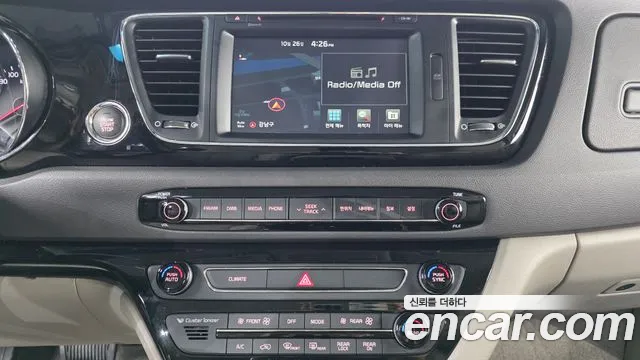 Kia Carnival — фото 13