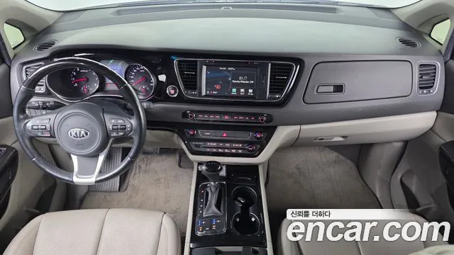 Kia Carnival — фото 6