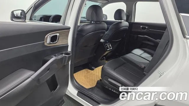 Kia Sorento — фото 12