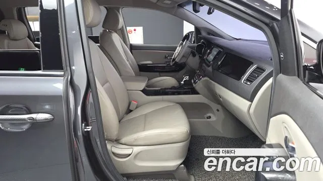 Kia Carnival — фото 11