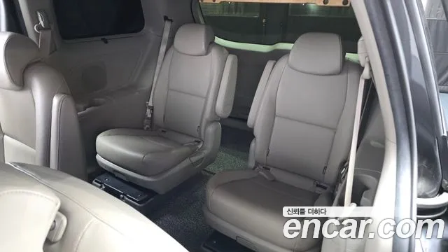 Kia Carnival — фото 13