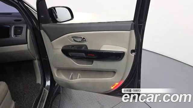 Kia Carnival — фото 24