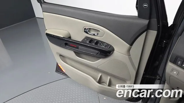 Kia Carnival — фото 25