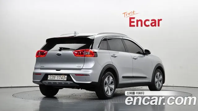 Kia Niro — фото 1