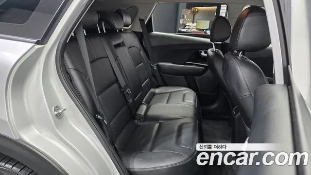 Kia Niro — фото 11