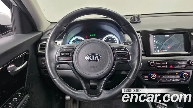 Kia Niro — фото 12
