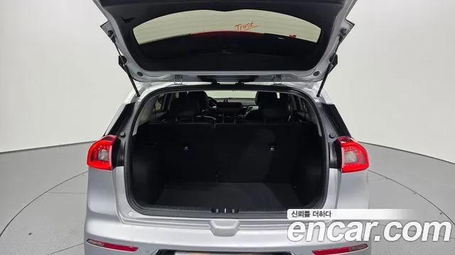 Kia Niro — фото 19