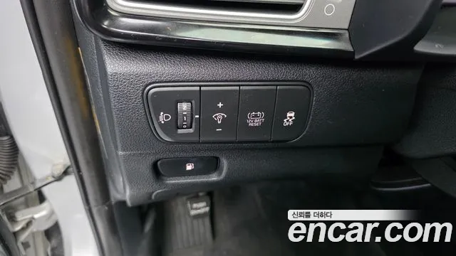 Kia Niro — фото 30