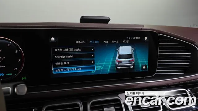 Mercedes-Benz GLS-Class — фото 16
