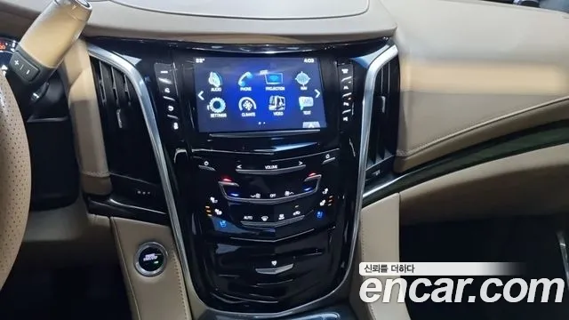 Cadillac Escalade — фото 12