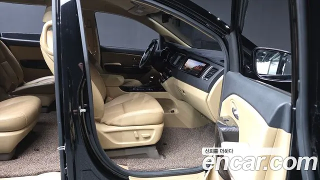 Kia Carnival — фото 11