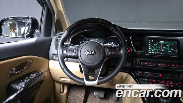 Kia Carnival — фото 13