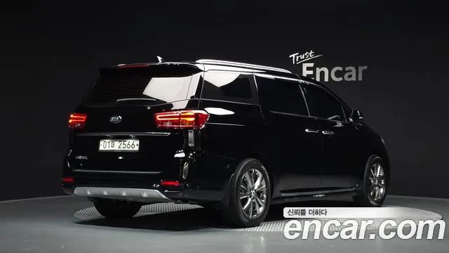 Kia Carnival — фото 2