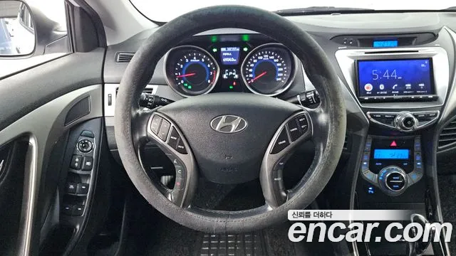 Hyundai Avante — фото 12