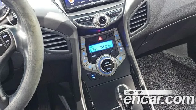 Hyundai Avante — фото 19