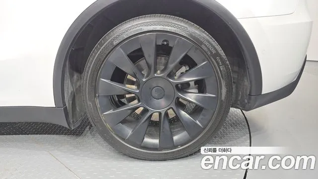 Tesla Model Y — фото 21
