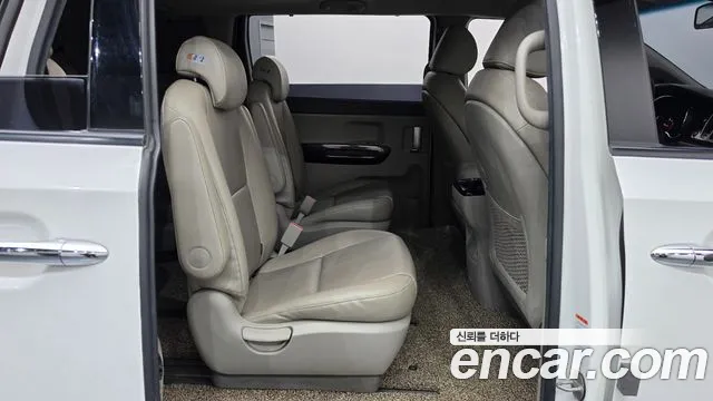 Kia Carnival — фото 11