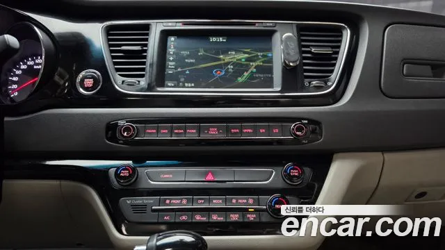 Kia Carnival — фото 13