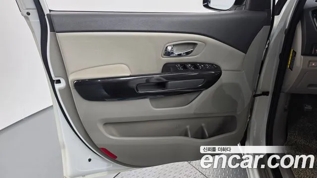 Kia Carnival — фото 23