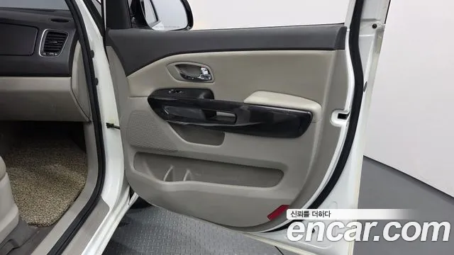 Kia Carnival — фото 24