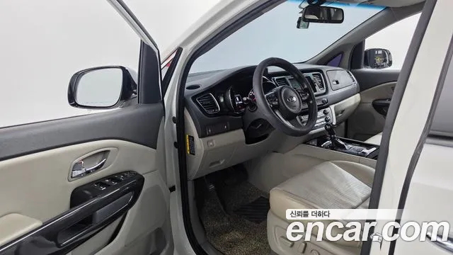 Kia Carnival — фото 10