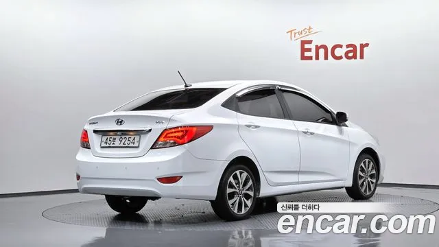 Hyundai Accent — фото 2