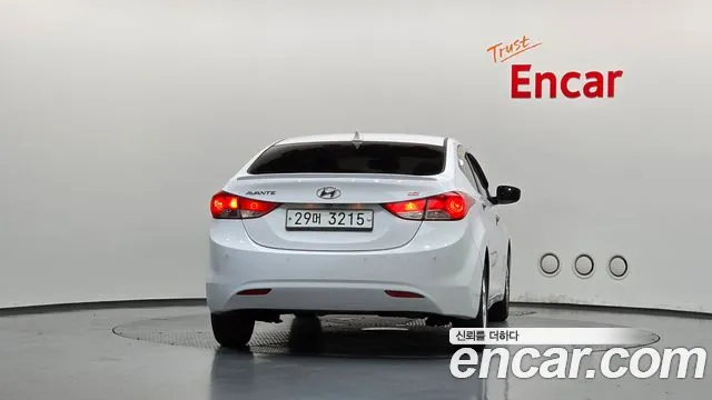 Hyundai Avante — фото 4