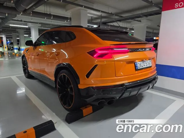 Lamborghini Urus — фото 1
