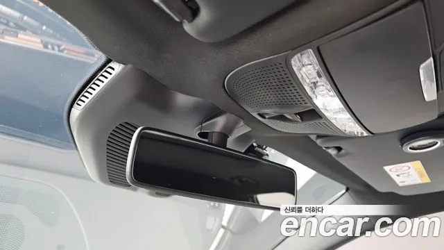 Mercedes-Benz EQC — фото 18