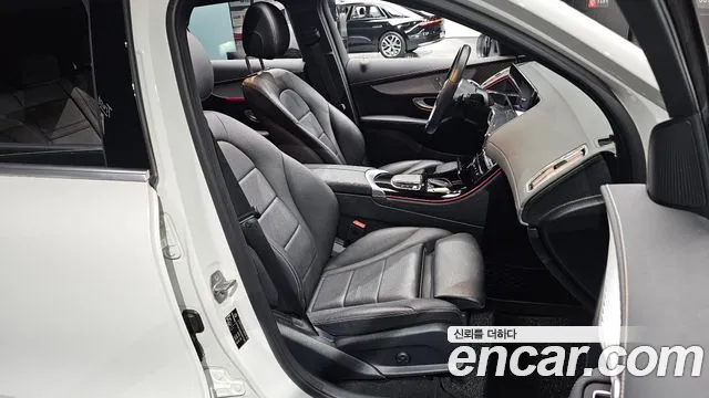 Mercedes-Benz EQC — фото 26