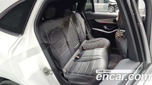 Mercedes-Benz EQC — фото 10
