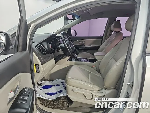 Kia Carnival — фото 11
