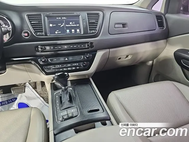 Kia Carnival — фото 10