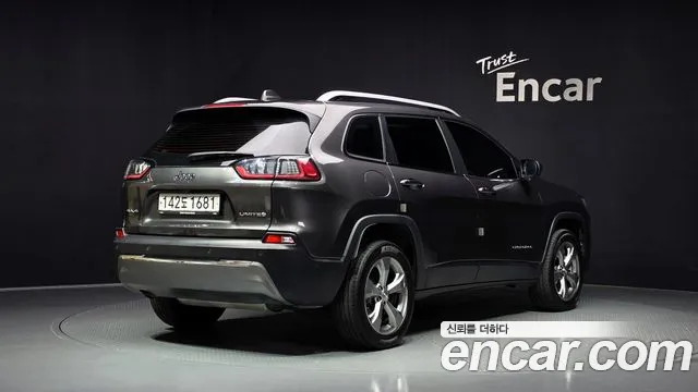 Jeep Cherokee — фото 2