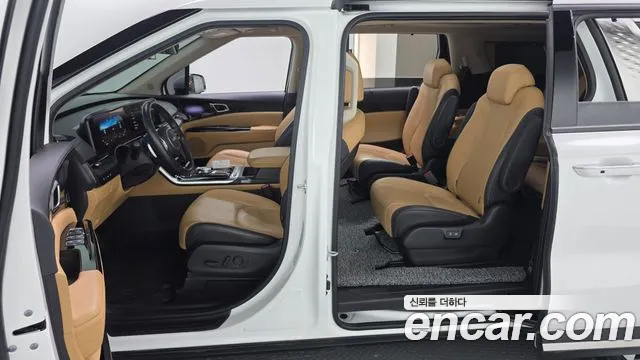Kia Carnival — фото 17