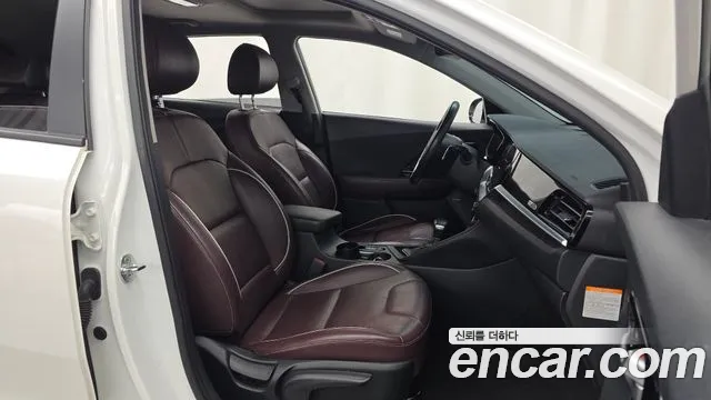 Kia Niro — фото 11