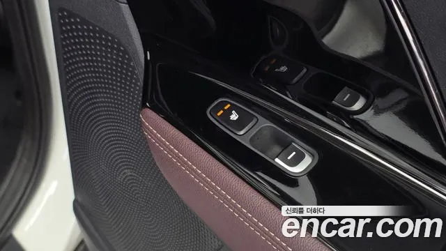 Kia Niro — фото 19