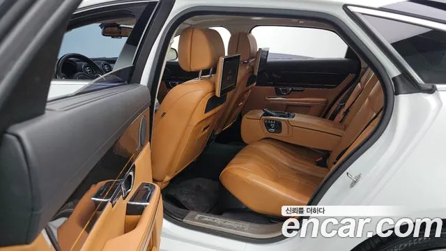 Jaguar XJ — фото 19