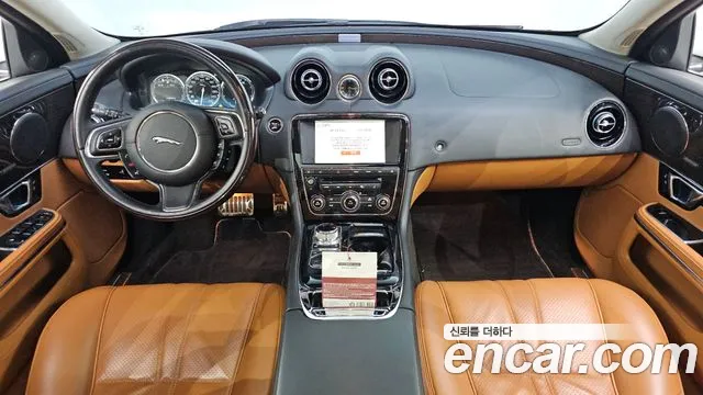Jaguar XJ — фото 7