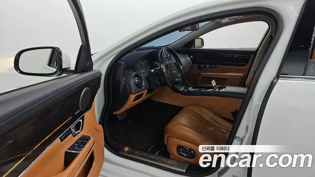 Jaguar XJ — фото 10