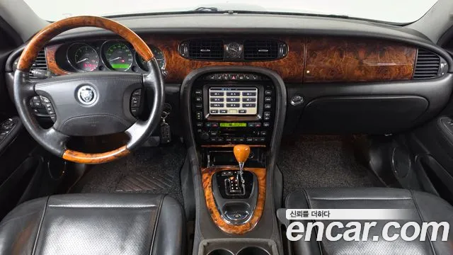 Jaguar XJ — фото 7