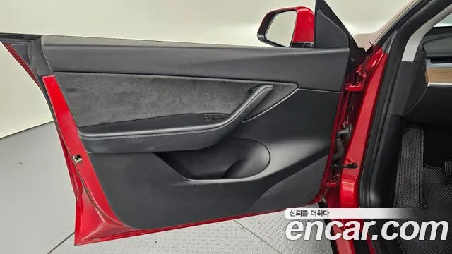 Tesla Model Y — фото 25