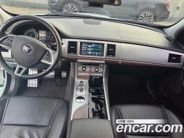Jaguar XF — фото 7