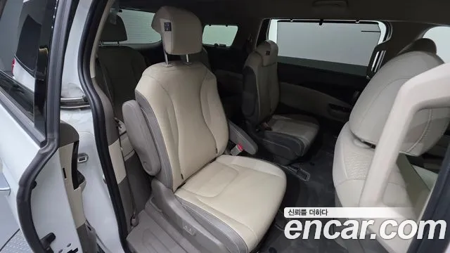Kia Carnival — фото 18