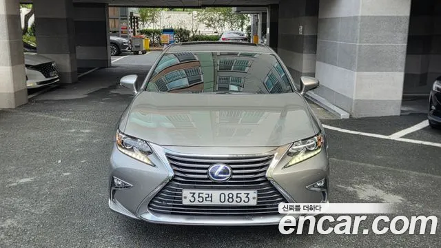 Lexus ES — фото 1