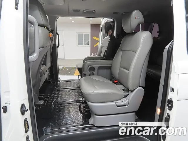 Hyundai Starex — фото 10